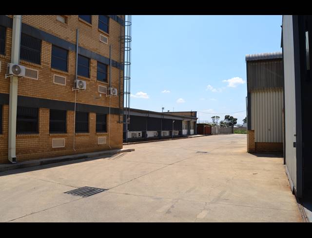 9,202M² FACTORY TO LET IN JET PARK